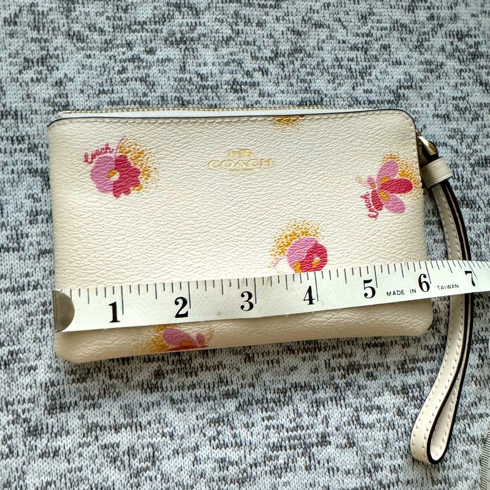 Coach C6045 IM/Chalk  multi Pop Furl leather wristlet.